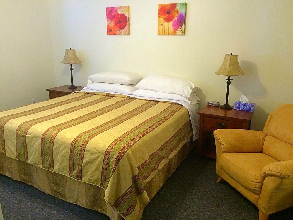 Acker Vacation Rentals Келоуна Екстер'єр фото