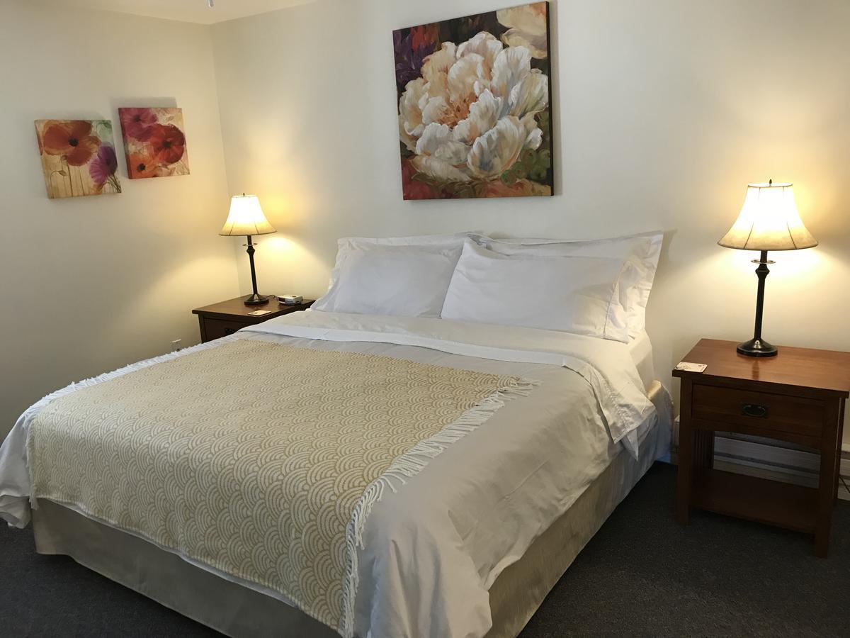 Acker Vacation Rentals Келоуна Екстер'єр фото