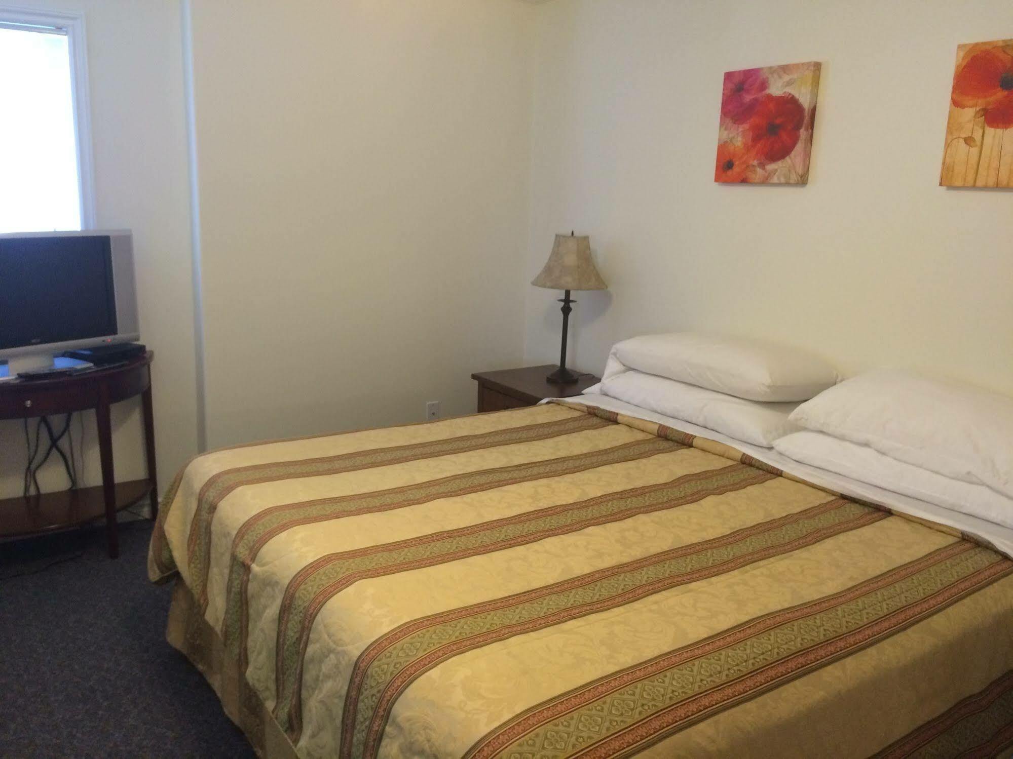 Acker Vacation Rentals Келоуна Екстер'єр фото