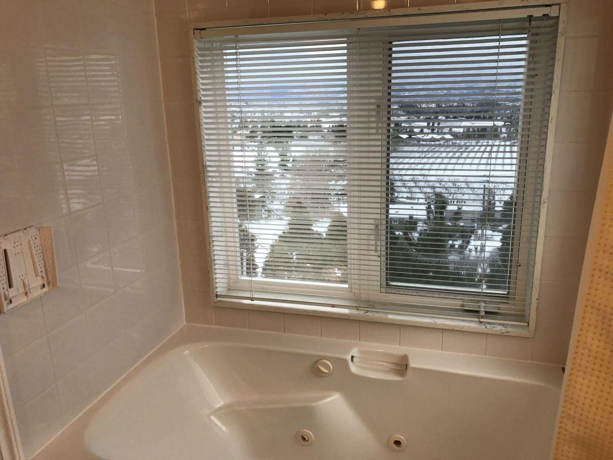 Acker Vacation Rentals Келоуна Екстер'єр фото
