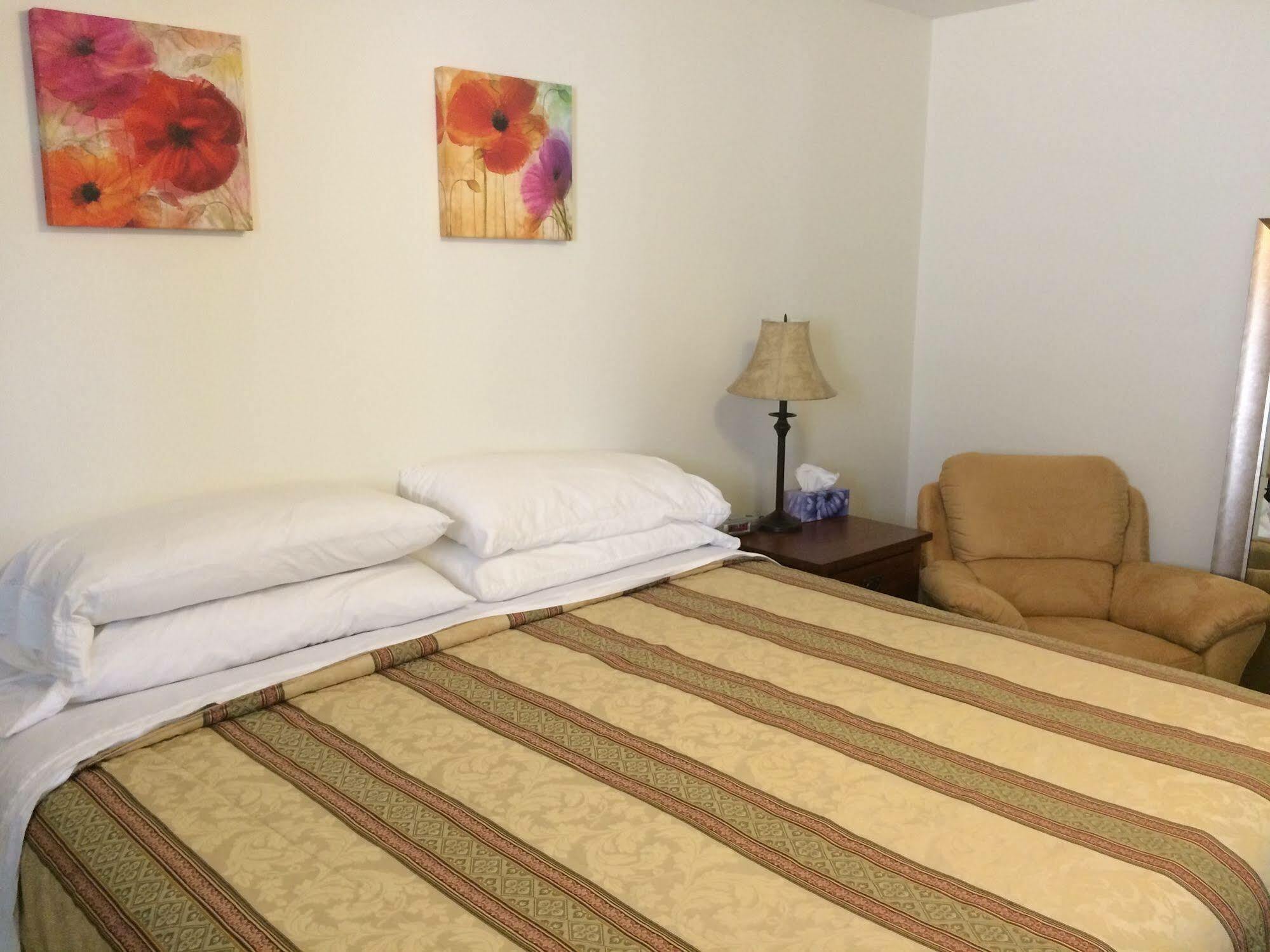 Acker Vacation Rentals Келоуна Екстер'єр фото
