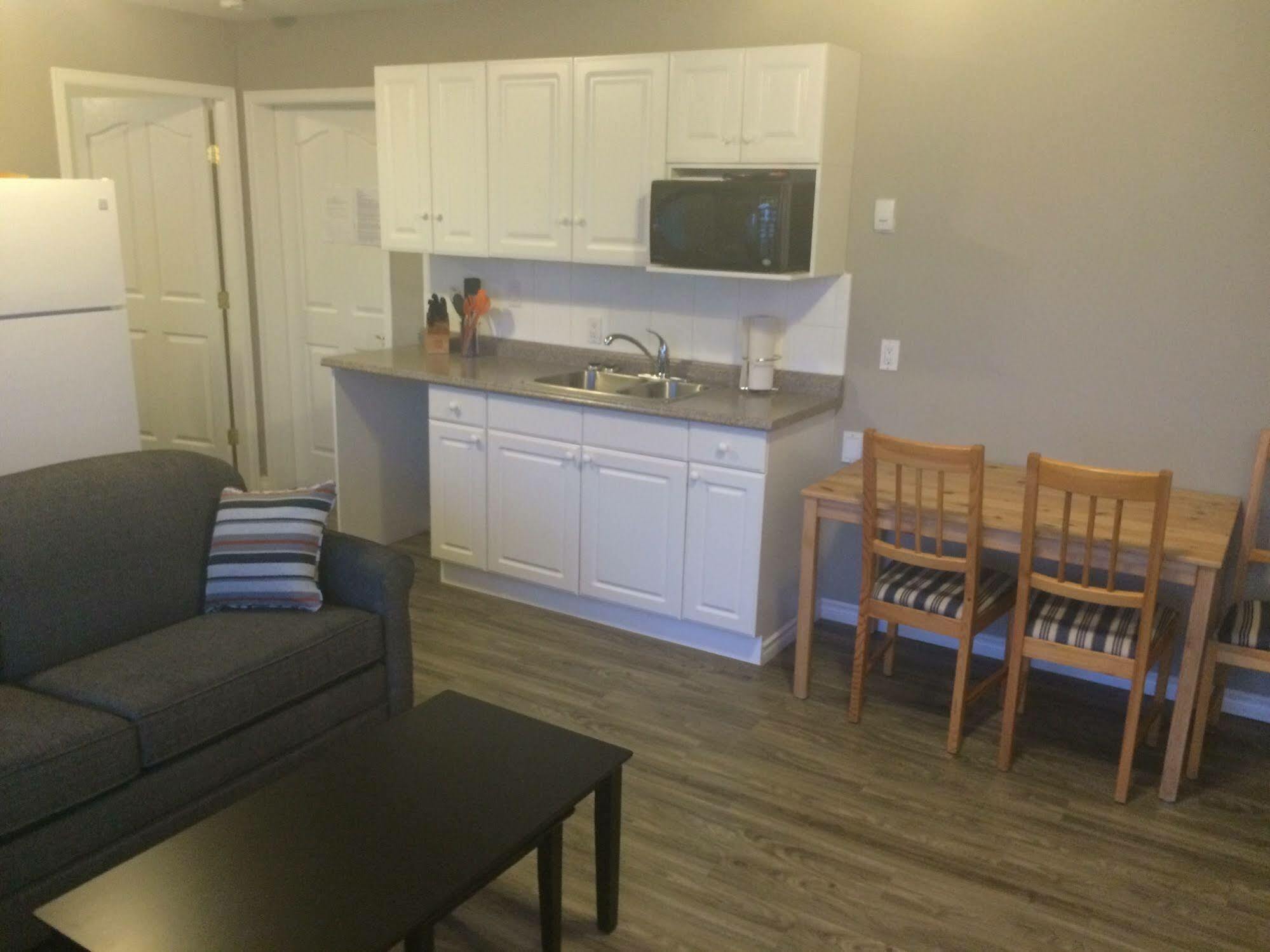 Acker Vacation Rentals Келоуна Екстер'єр фото
