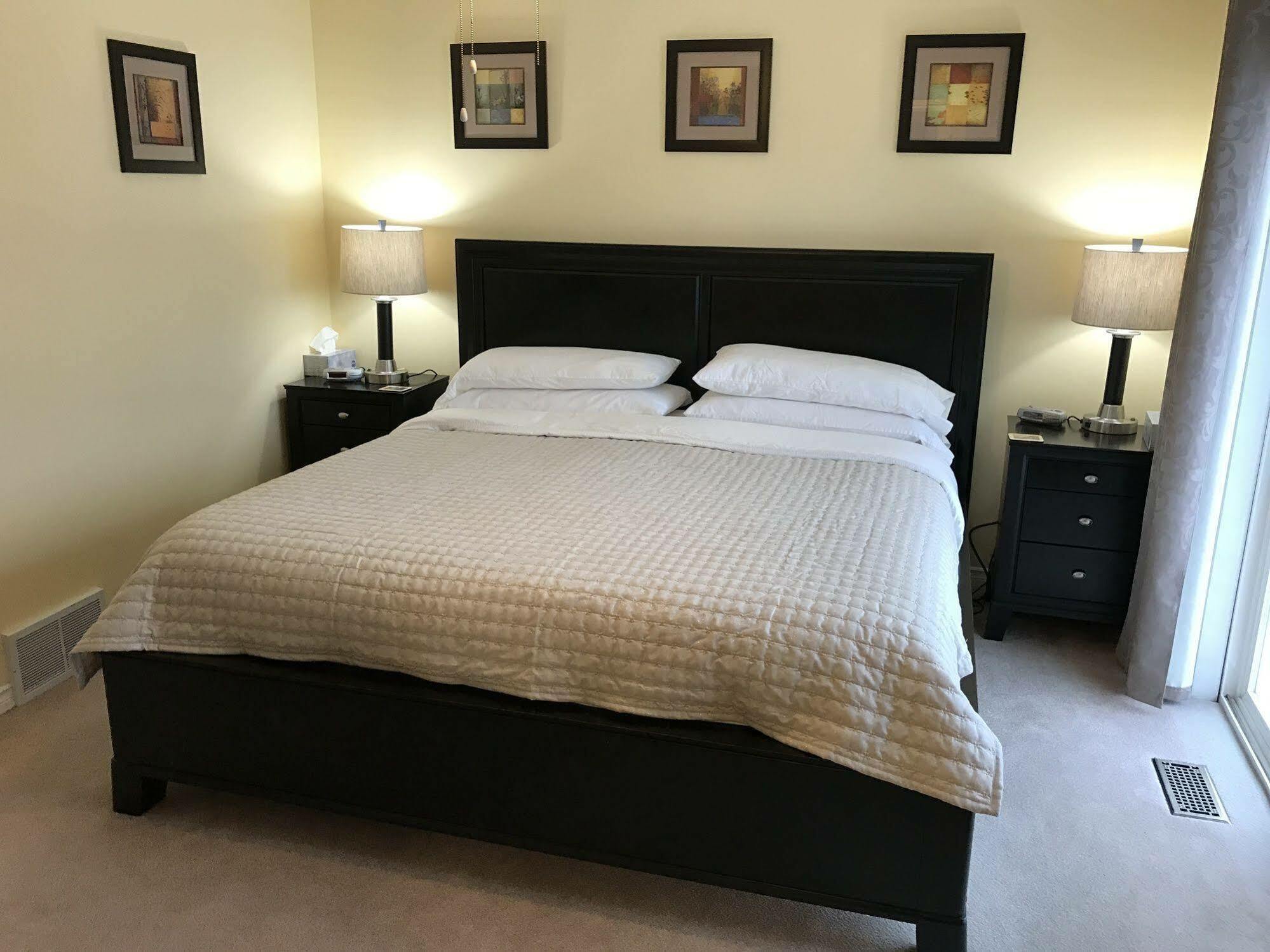 Acker Vacation Rentals Келоуна Екстер'єр фото