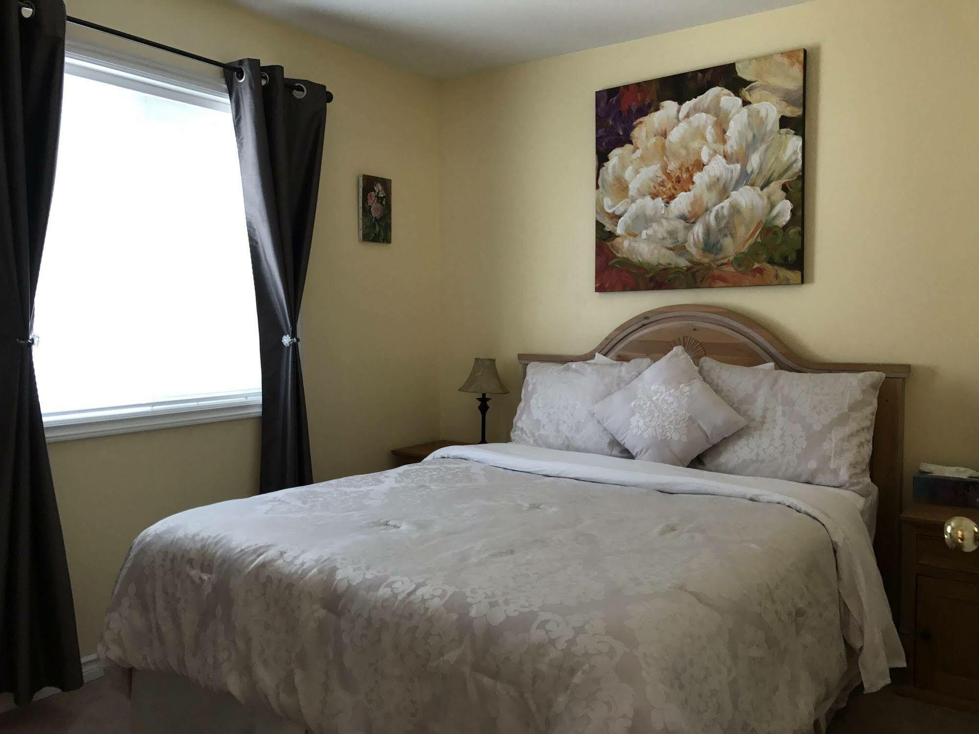 Acker Vacation Rentals Келоуна Екстер'єр фото