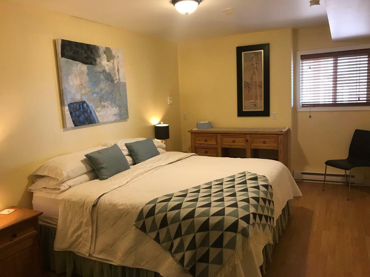 Acker Vacation Rentals Келоуна Екстер'єр фото